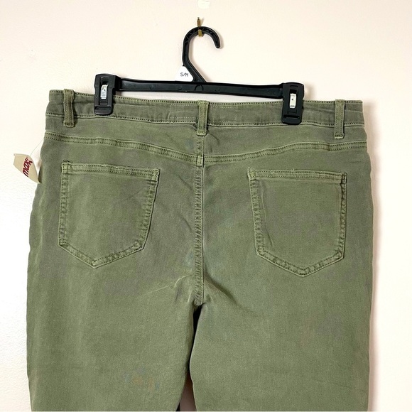 Vanilla Star Skinny Jeans - Mid-Rise - New With Tags - Size 17 - Picture 5 of 13